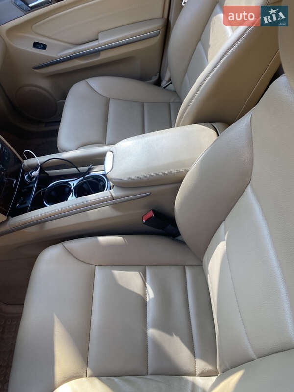 Позашляховик / Кросовер Mercedes-Benz M-Class 2011 в Каневі