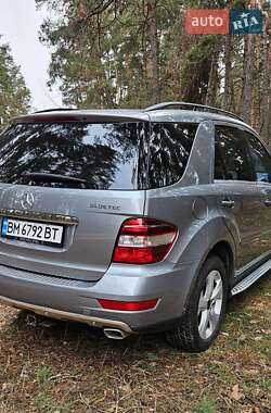 Внедорожник / Кроссовер Mercedes-Benz M-Class 2010 в 