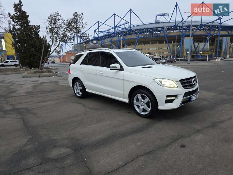 Позашляховик / Кросовер Mercedes-Benz M-Class 2013 в Харкові