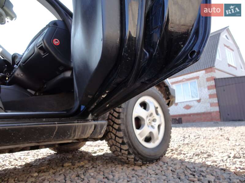 Позашляховик / Кросовер Mercedes-Benz M-Class 2004 в Люботині