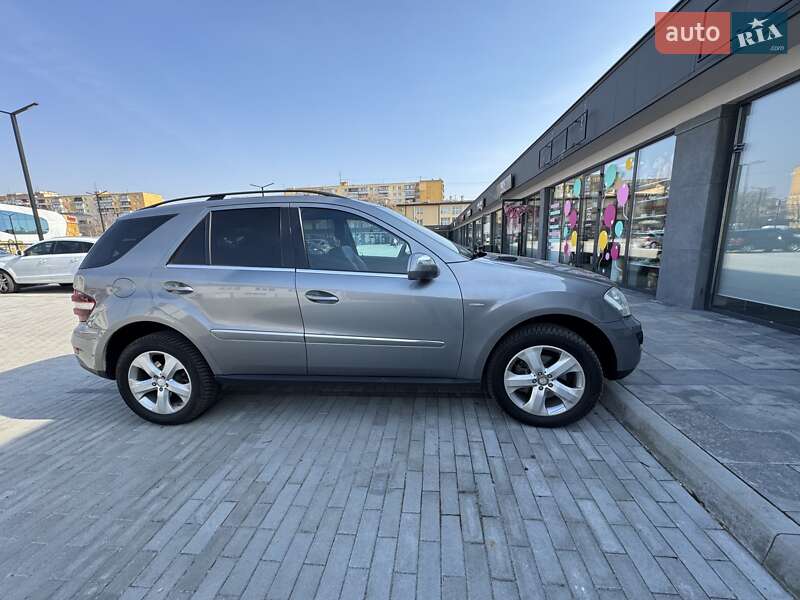 Mercedes-Benz M-Class 2010