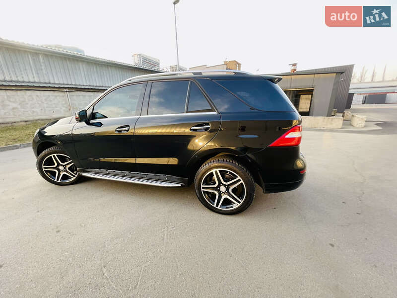 Внедорожник / Кроссовер Mercedes-Benz M-Class 2014 в Киеве
