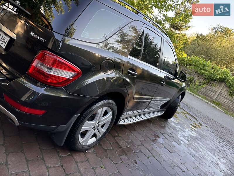 Внедорожник / Кроссовер Mercedes-Benz M-Class 2010 в Киеве
