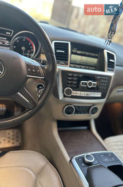 Внедорожник / Кроссовер Mercedes-Benz M-Class 2013 в 