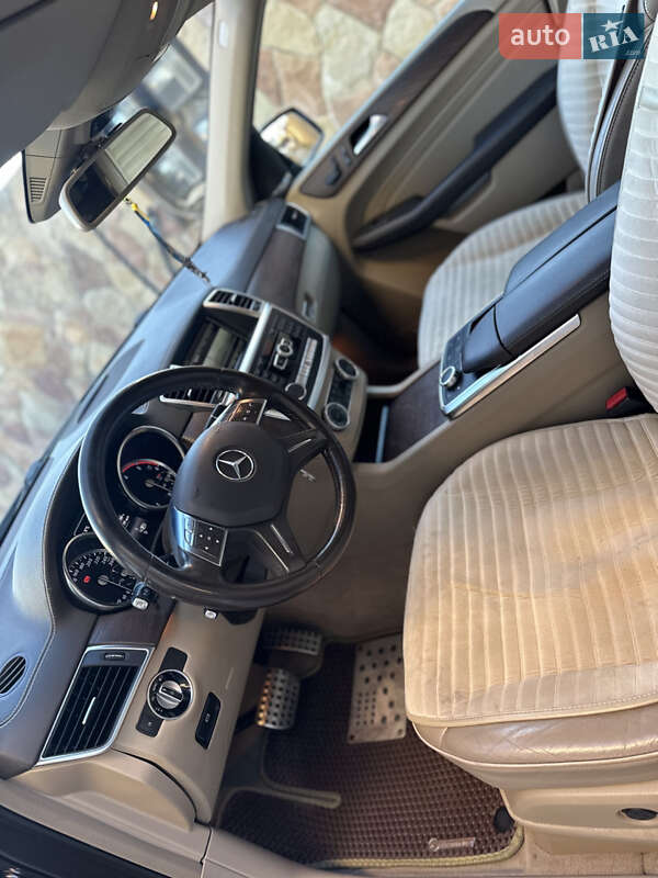 Внедорожник / Кроссовер Mercedes-Benz M-Class 2013 в Тернополе
