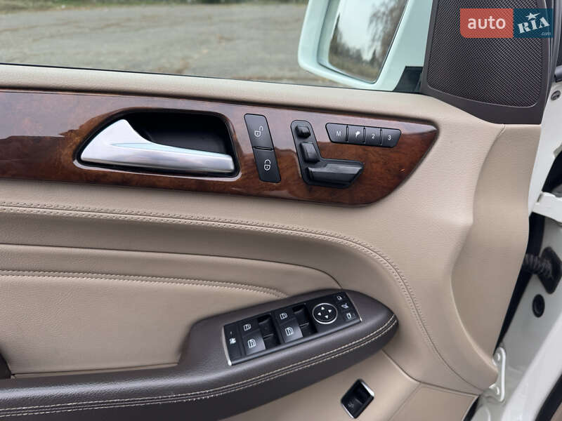 Позашляховик / Кросовер Mercedes-Benz M-Class 2012 в Чернівцях