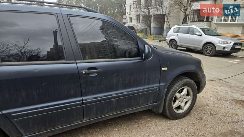 Внедорожник / Кроссовер Mercedes-Benz M-Class 2000 в Киеве