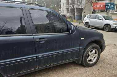 Внедорожник / Кроссовер Mercedes-Benz M-Class 2000 в 