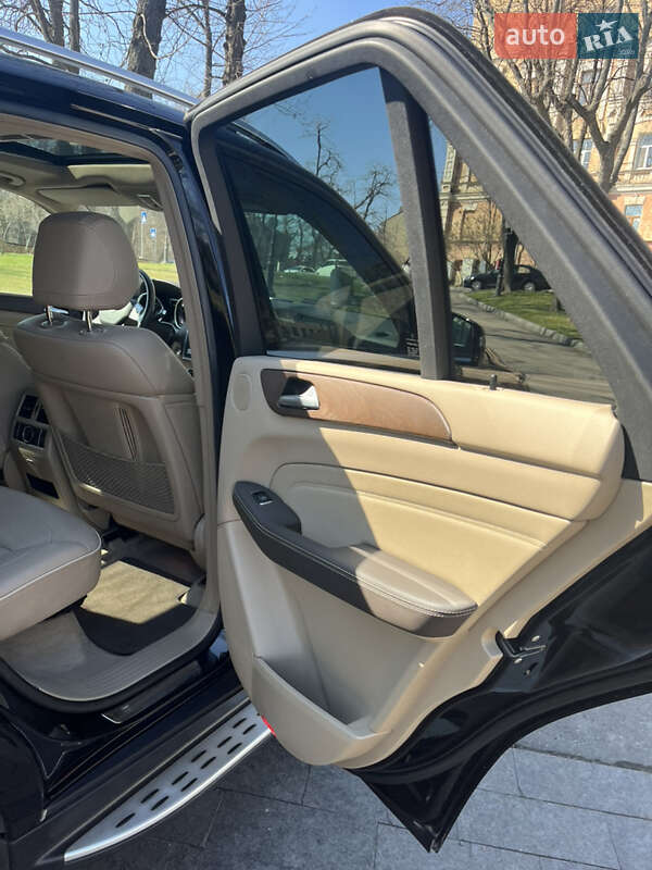 Позашляховик / Кросовер Mercedes-Benz M-Class 2012 в Києві
