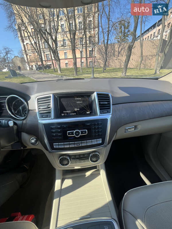 Позашляховик / Кросовер Mercedes-Benz M-Class 2012 в Києві