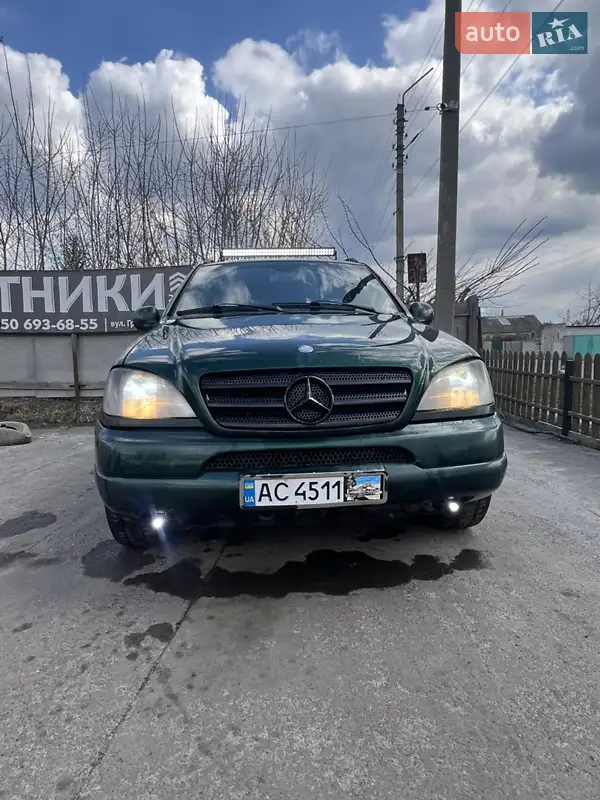 Mercedes-Benz M-Class 2001