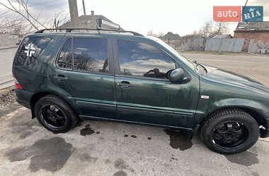 Внедорожник / Кроссовер Mercedes-Benz M-Class 2001 в 