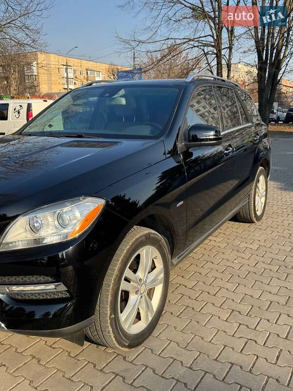 Внедорожник / Кроссовер Mercedes-Benz M-Class 2011 в Черновцах