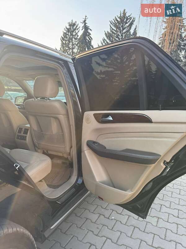 Внедорожник / Кроссовер Mercedes-Benz M-Class 2011 в Черновцах