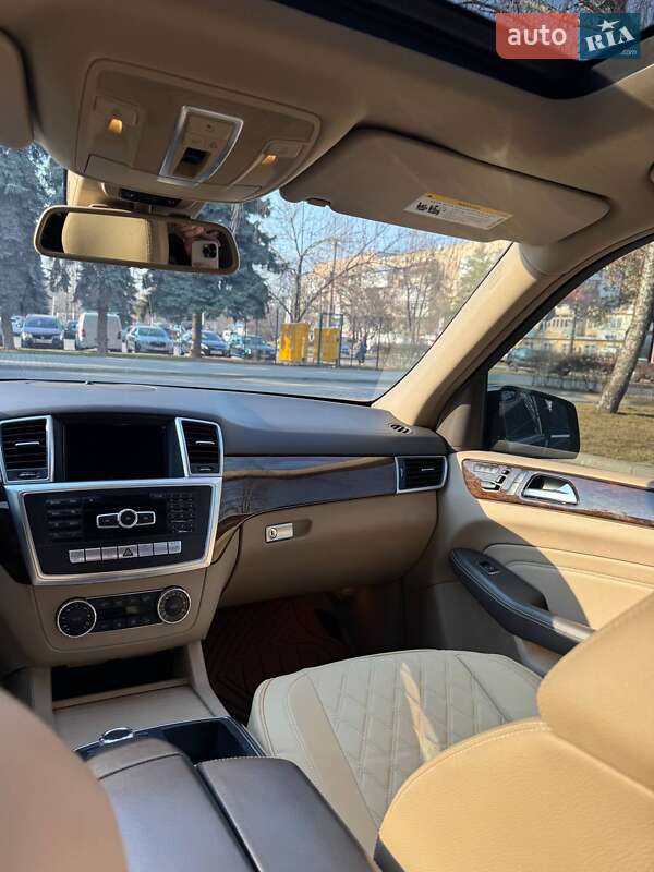 Внедорожник / Кроссовер Mercedes-Benz M-Class 2011 в Черновцах