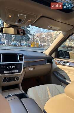 Внедорожник / Кроссовер Mercedes-Benz M-Class 2011 в 