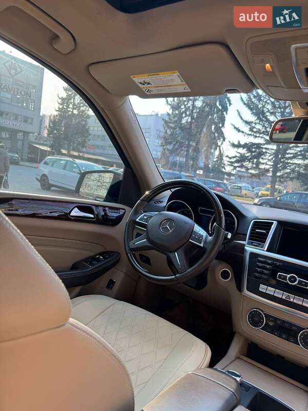 Внедорожник / Кроссовер Mercedes-Benz M-Class 2011 в Черновцах
