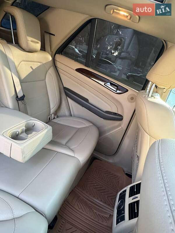 Внедорожник / Кроссовер Mercedes-Benz M-Class 2011 в Черновцах