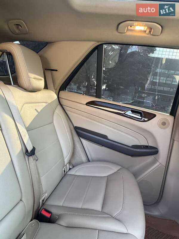 Внедорожник / Кроссовер Mercedes-Benz M-Class 2011 в Черновцах