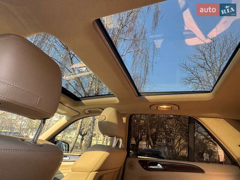 Внедорожник / Кроссовер Mercedes-Benz M-Class 2011 в Черновцах