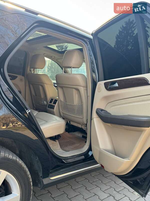 Внедорожник / Кроссовер Mercedes-Benz M-Class 2011 в Черновцах