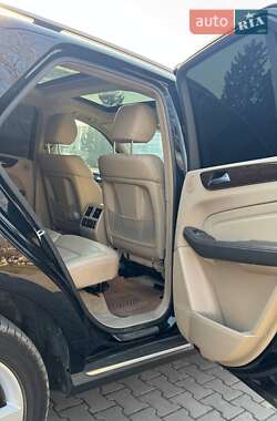 Внедорожник / Кроссовер Mercedes-Benz M-Class 2011 в 