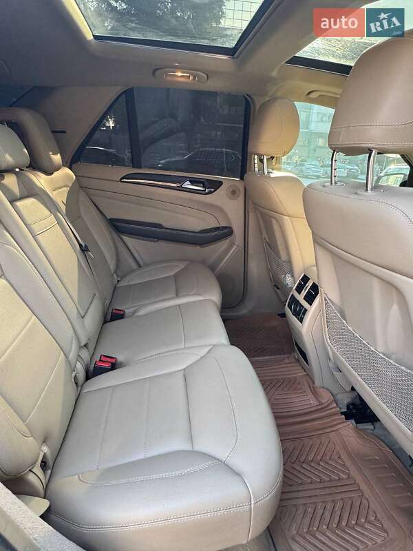 Внедорожник / Кроссовер Mercedes-Benz M-Class 2011 в Черновцах