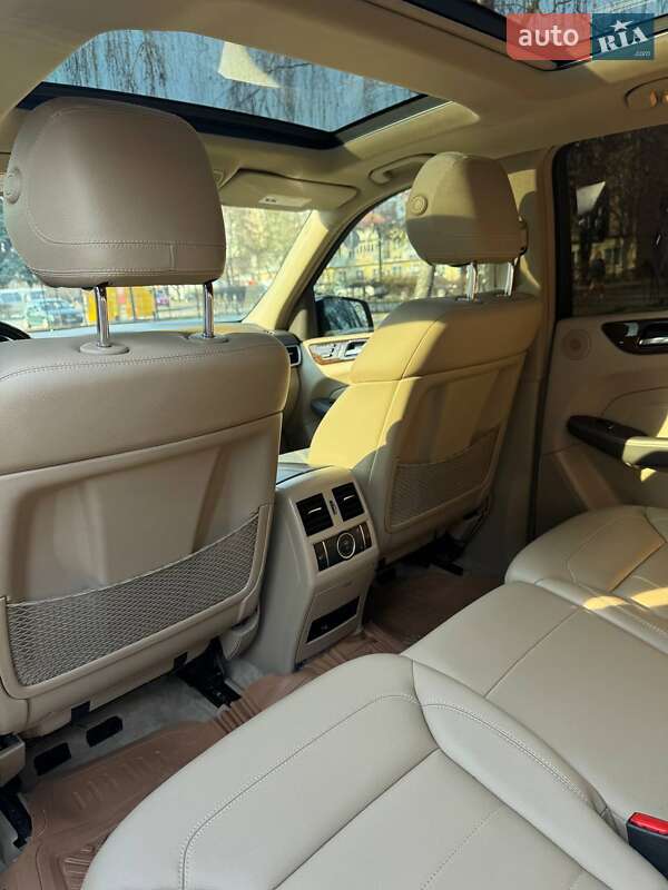 Внедорожник / Кроссовер Mercedes-Benz M-Class 2011 в Черновцах