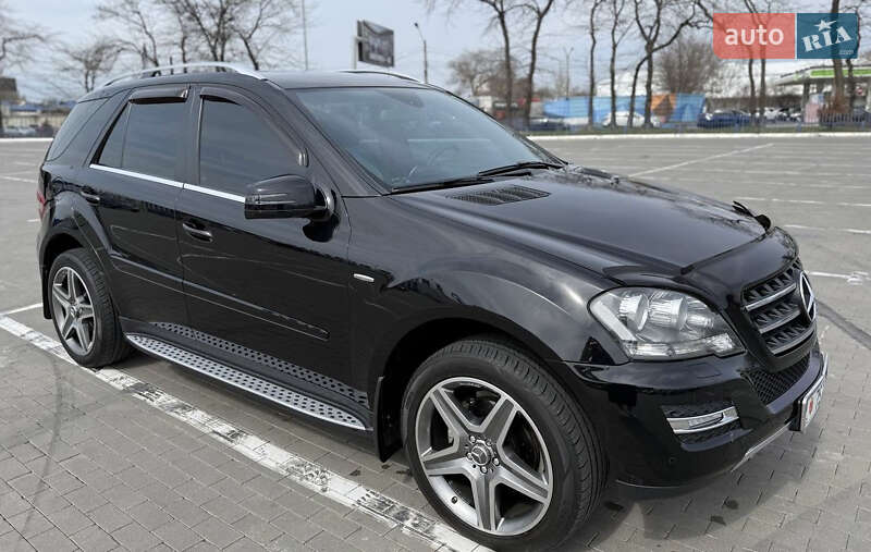 Внедорожник / Кроссовер Mercedes-Benz M-Class 2011 в 