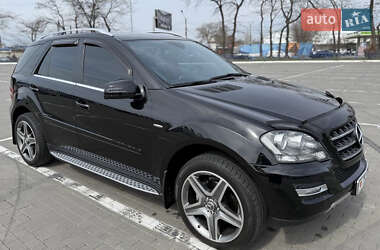Внедорожник / Кроссовер Mercedes-Benz M-Class 2011 в 