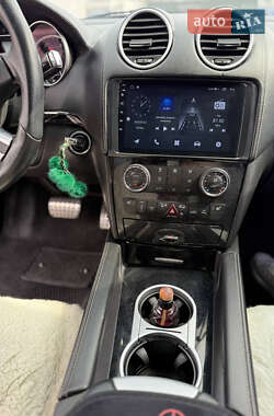 Внедорожник / Кроссовер Mercedes-Benz M-Class 2011 в 
