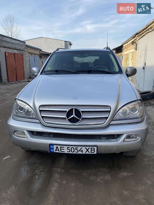 Mercedes-Benz M-Class 1999