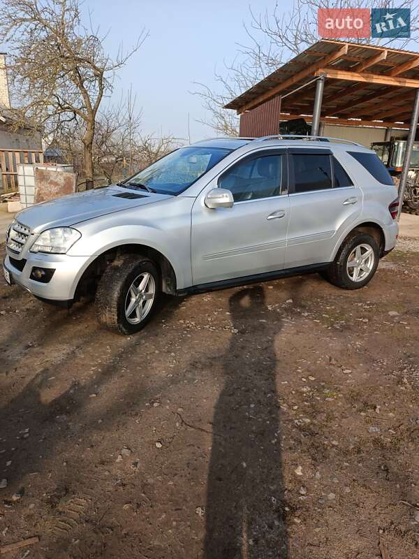 Внедорожник / Кроссовер Mercedes-Benz M-Class 2009 в Тернополе