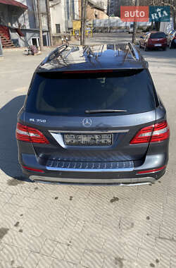 Внедорожник / Кроссовер Mercedes-Benz M-Class 2012 в 