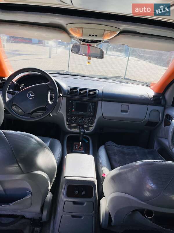 Внедорожник / Кроссовер Mercedes-Benz M-Class 2001 в Ровно