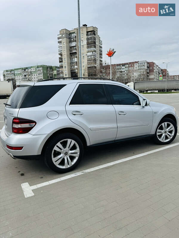 Внедорожник / Кроссовер Mercedes-Benz M-Class 2009 в Сумах