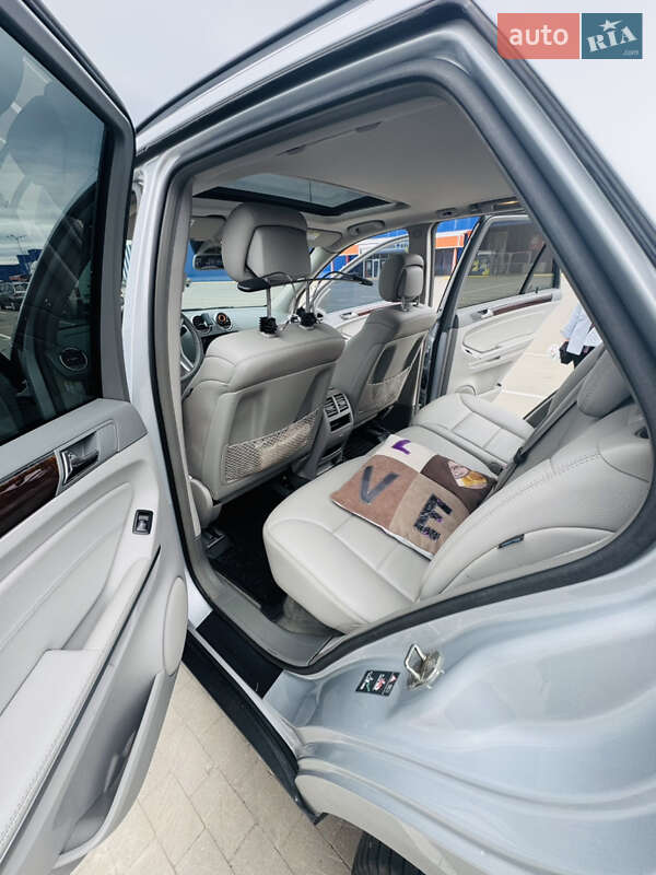 Внедорожник / Кроссовер Mercedes-Benz M-Class 2009 в Сумах