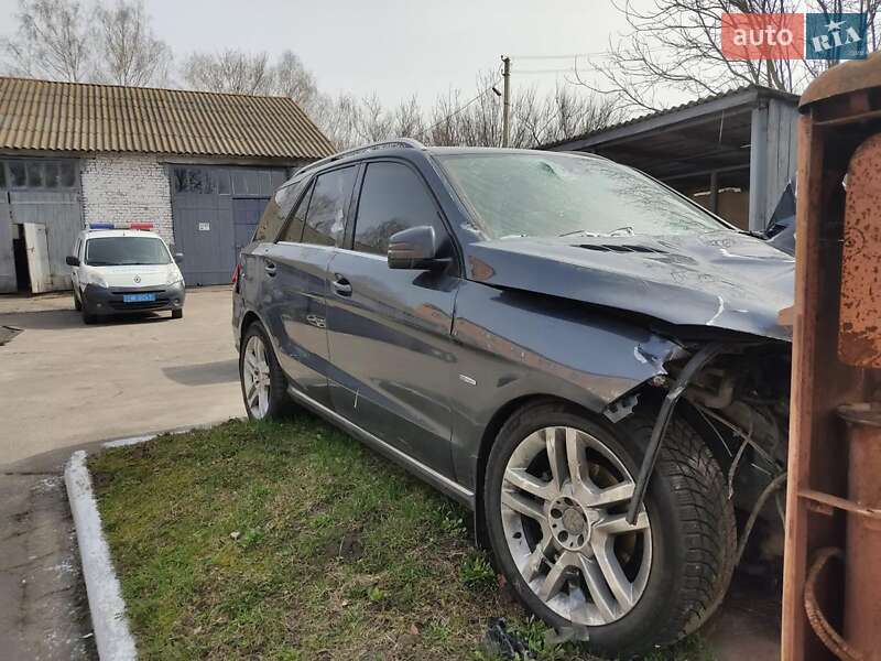 Позашляховик / Кросовер Mercedes-Benz M-Class 2012 в Сумах