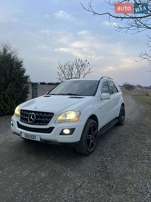 Внедорожник / Кроссовер Mercedes-Benz M-Class 2010 в Ровно
