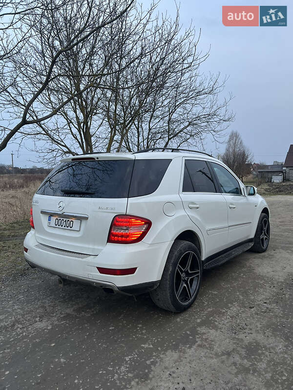 Внедорожник / Кроссовер Mercedes-Benz M-Class 2010 в Ровно