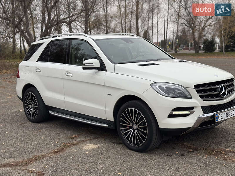 Позашляховик / Кросовер Mercedes-Benz M-Class 2012 в Чернівцях