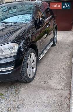 Внедорожник / Кроссовер Mercedes-Benz M-Class 2011 в 