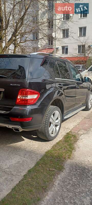 Внедорожник / Кроссовер Mercedes-Benz M-Class 2011 в Львове