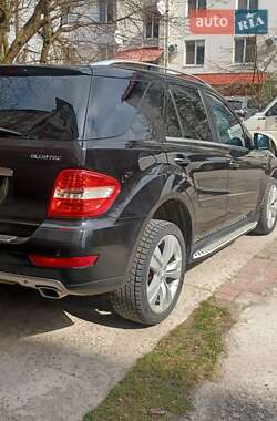 Внедорожник / Кроссовер Mercedes-Benz M-Class 2011 в 