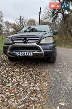 Внедорожник / Кроссовер Mercedes-Benz M-Class 2001 в 