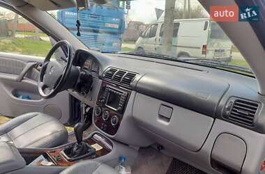 Позашляховик / Кросовер Mercedes-Benz M-Class 2002 в 