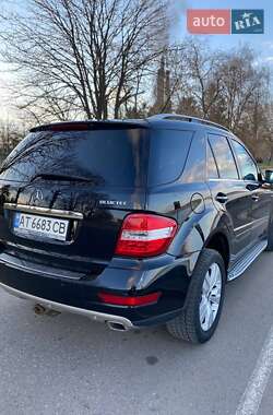 Внедорожник / Кроссовер Mercedes-Benz M-Class 2011 в 