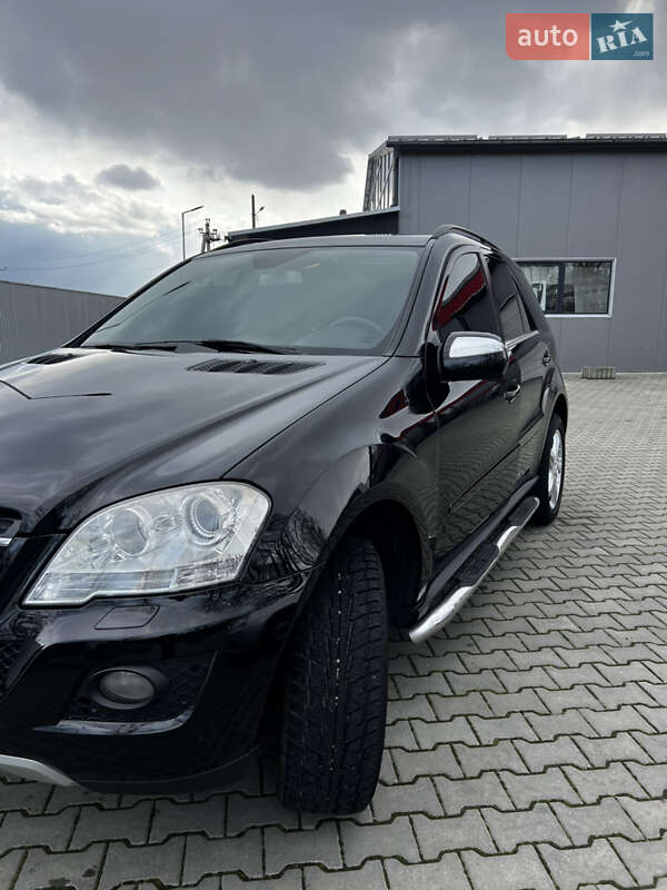 Внедорожник / Кроссовер Mercedes-Benz M-Class 2009 в Новоселице
