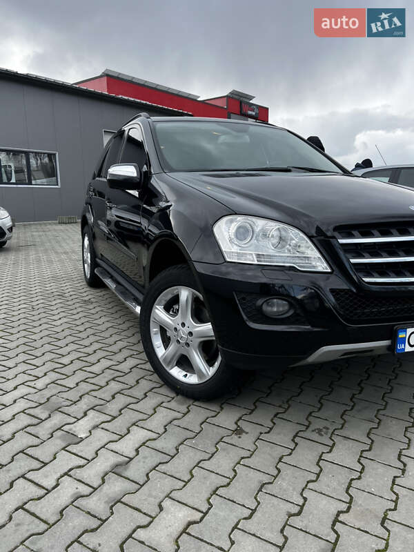 Внедорожник / Кроссовер Mercedes-Benz M-Class 2009 в Новоселице