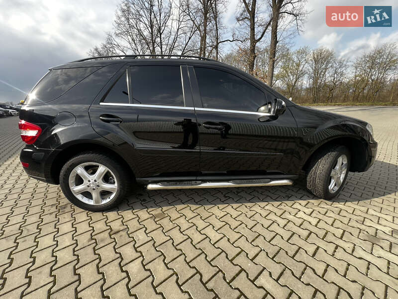 Внедорожник / Кроссовер Mercedes-Benz M-Class 2009 в Новоселице